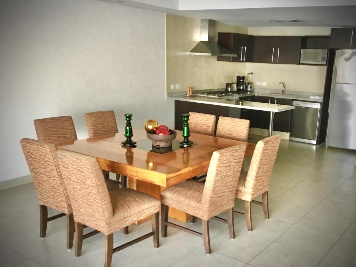 Apartamentos Grand Venetian Пуэрто-Вальярта Экстерьер фото